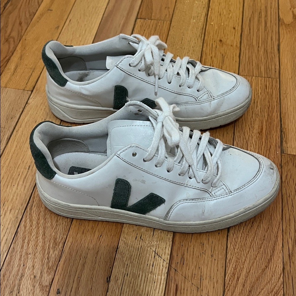 Women’s Veja V12 Emeraude size US W8